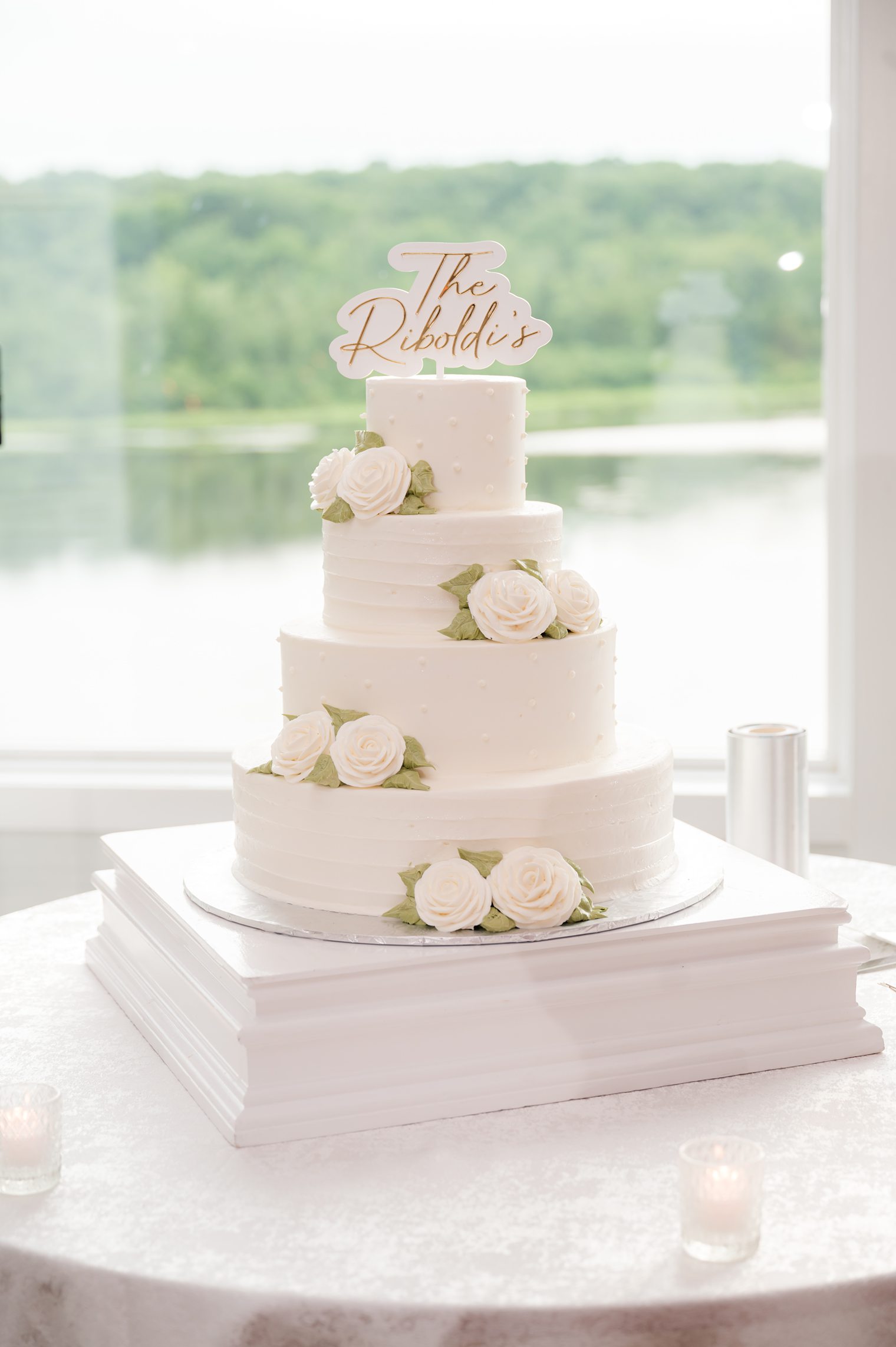 wedding cake at The Mill Lakeside Manor