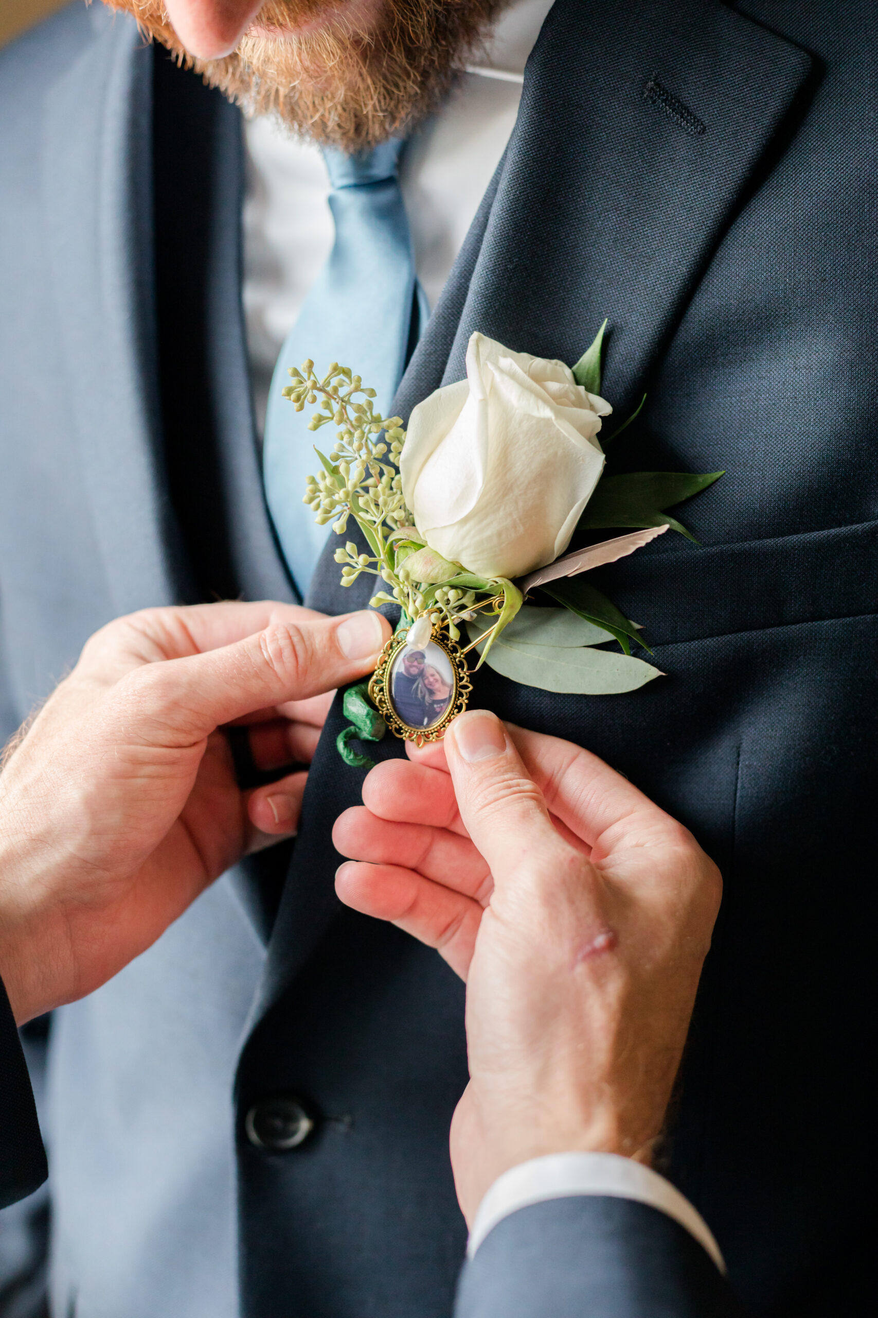 details of the groom suit 