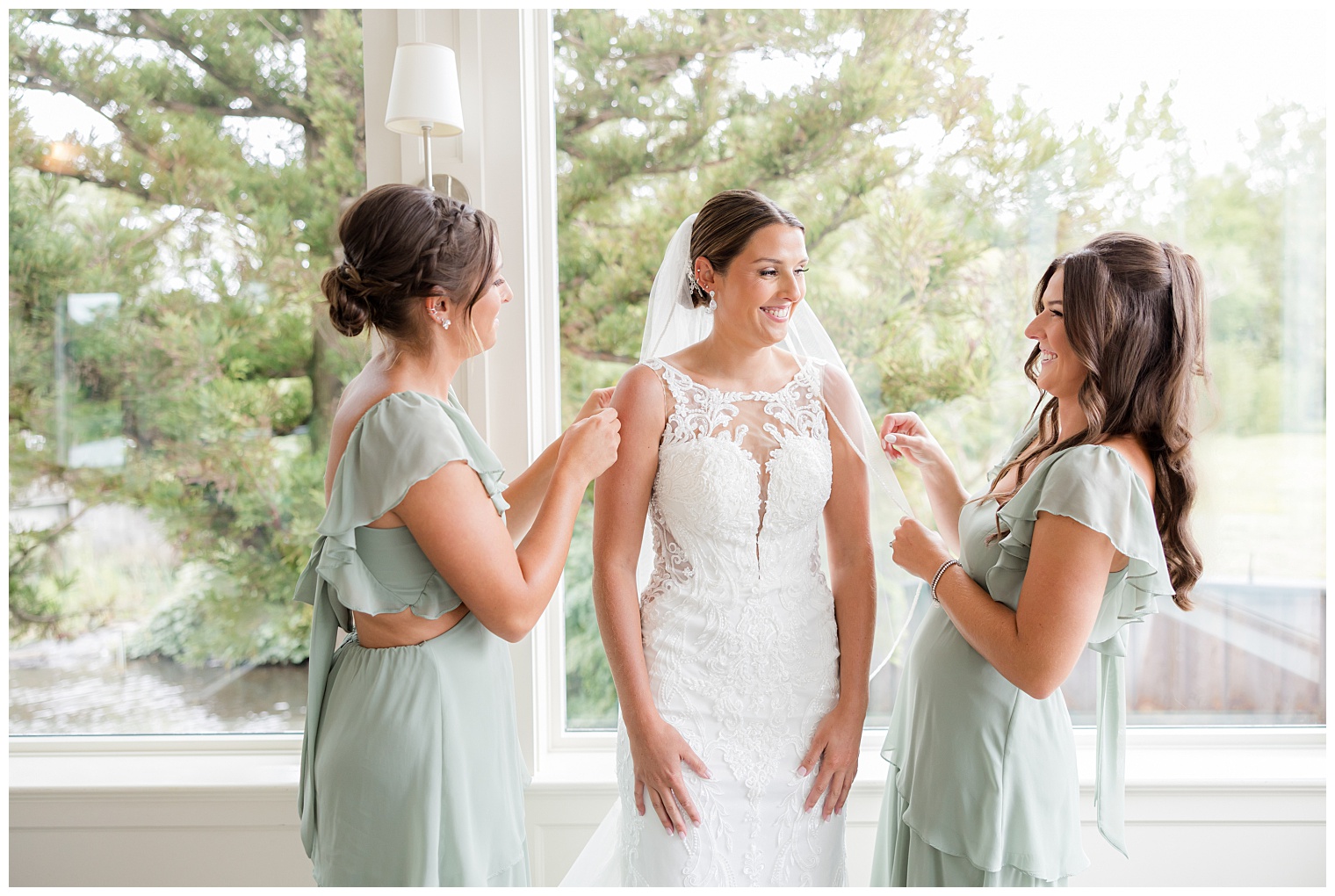 bride with her bridesmaids