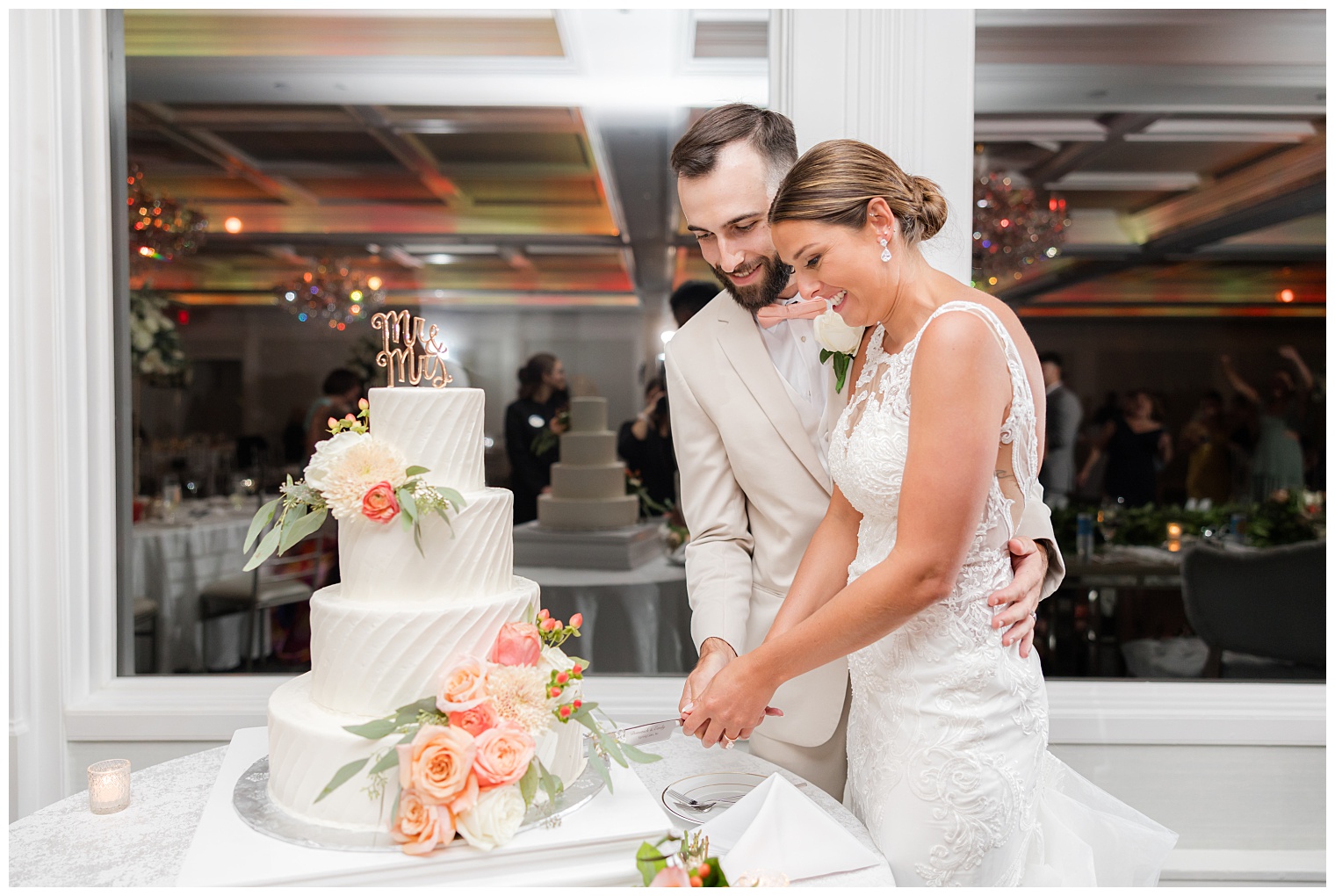bride and groom cutting the wedding cake