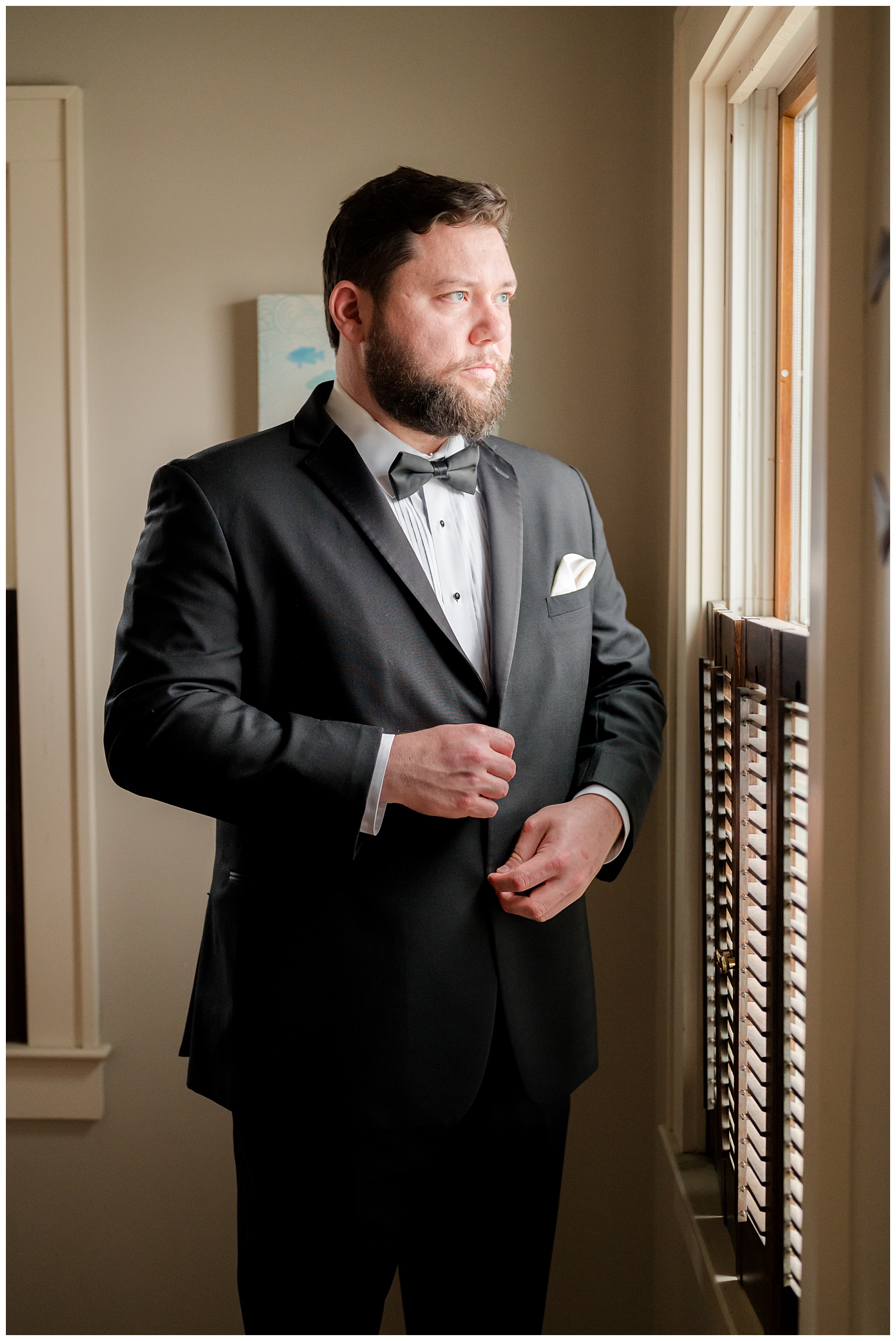 groom posing