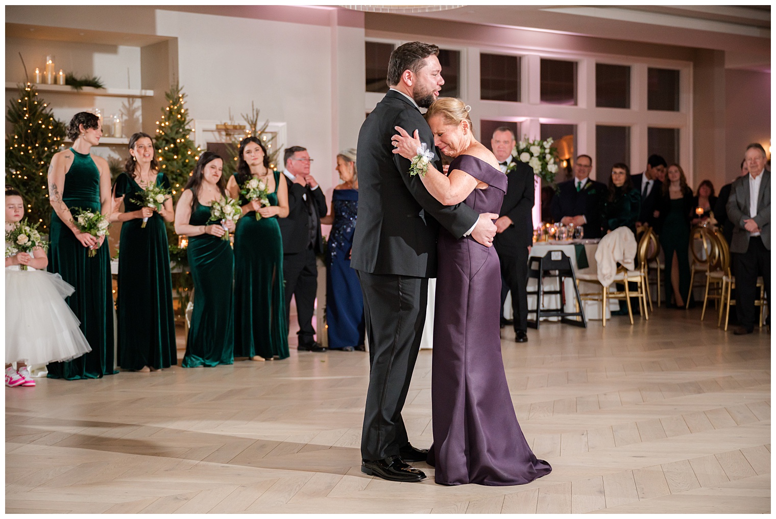 groom dancing with his mother
