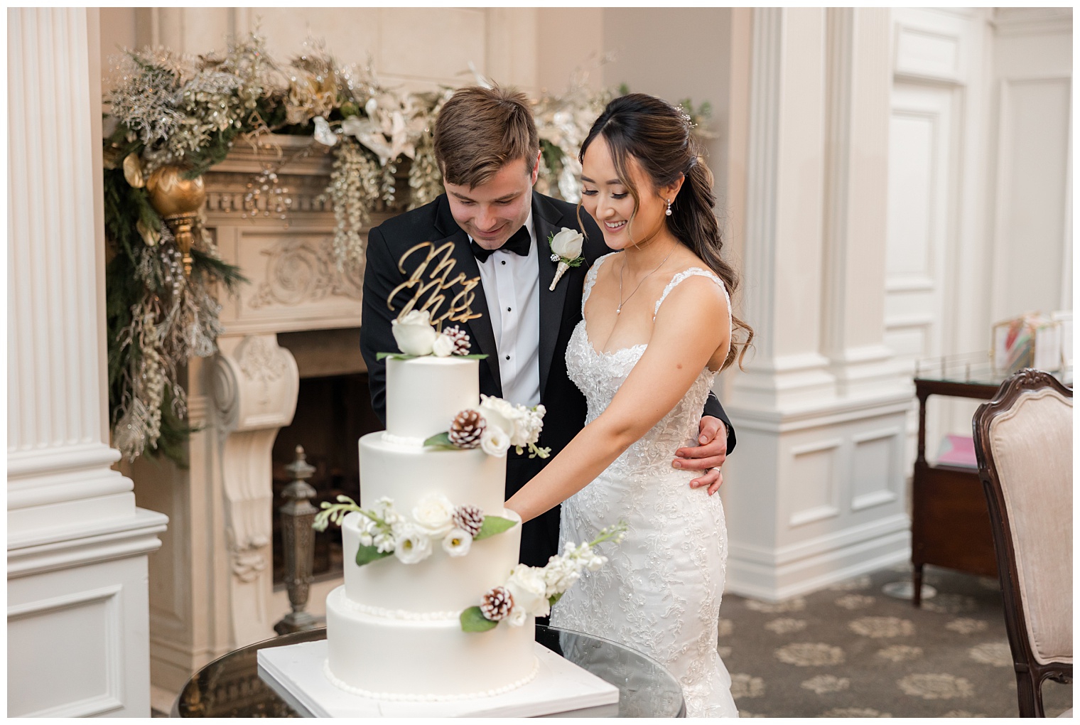 bride and groom cutting the wedding cake